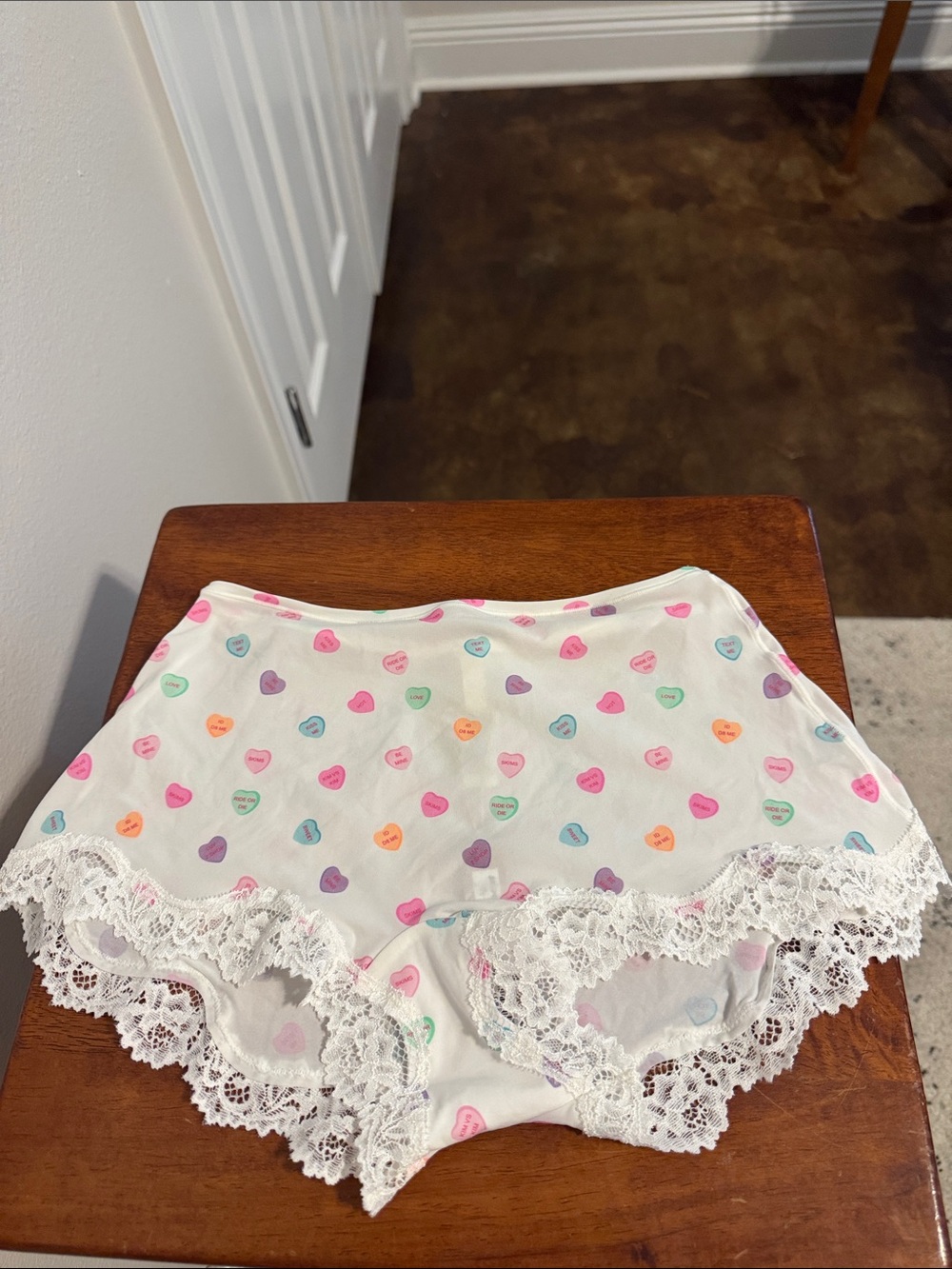 SKIMS White Heart Print Lace-Trim boy short underwear